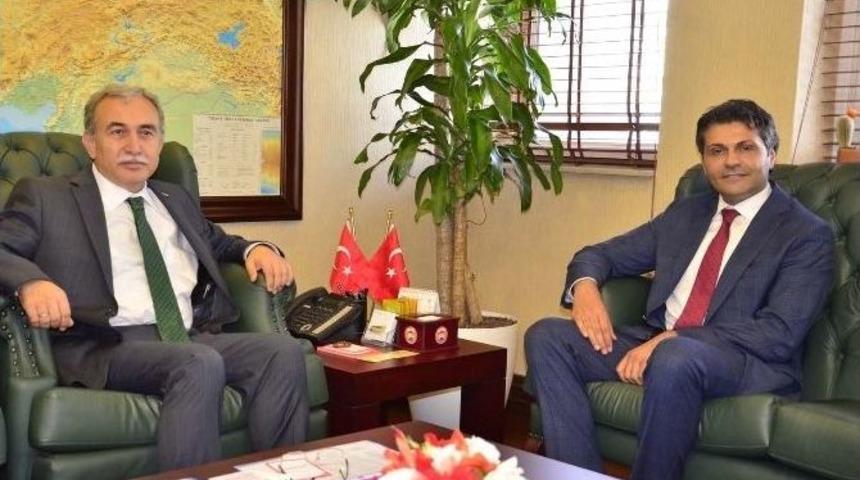 &ldquo;sevgiye Uzanan Eller&rdquo; İ&ccedil;in El Ele