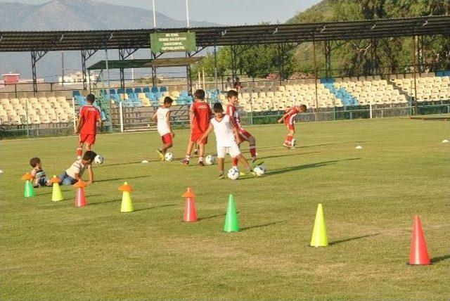 Demre'de Antalyaspor Futbol Okulu Açıldı