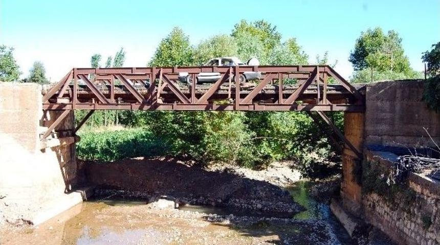 Tren Rayından Yapılan K&ouml;pr&uuml; Tarih Oluyor