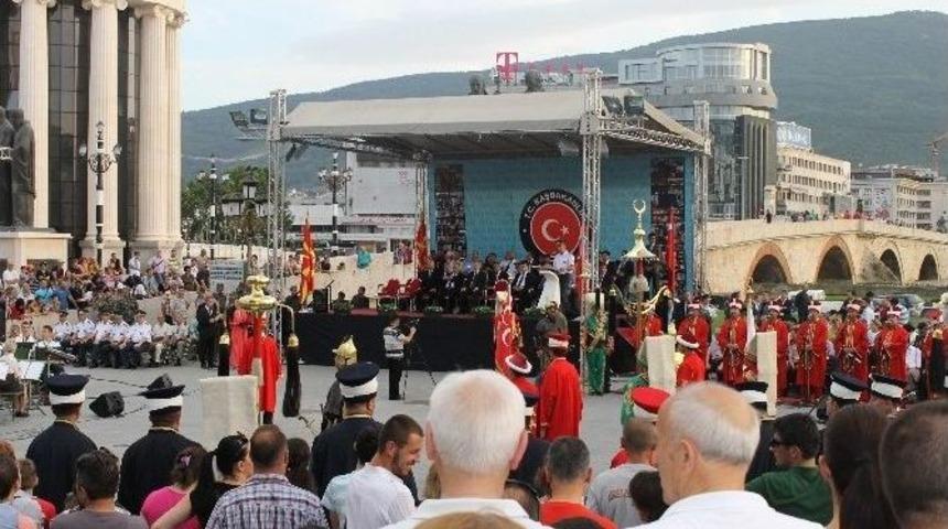 &Uuml;sk&uuml;p Meydanında Mehteran Konseri