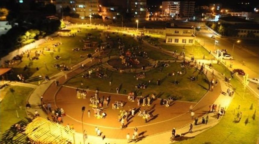 Vatandaşlar Parklara Akın Etti