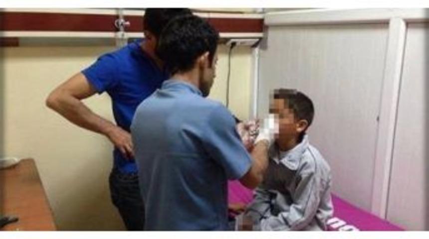 Aşkale&rsquo;de Maytap Elinde Patlayan &Ccedil;ocuk Yaralandı