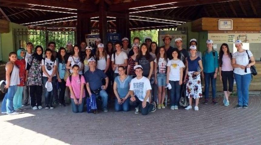 Amerikalı &Ouml;ğrenciler Zoopark'ı Gezip, Yerleri S&uuml;p&uuml;rd&uuml;ler