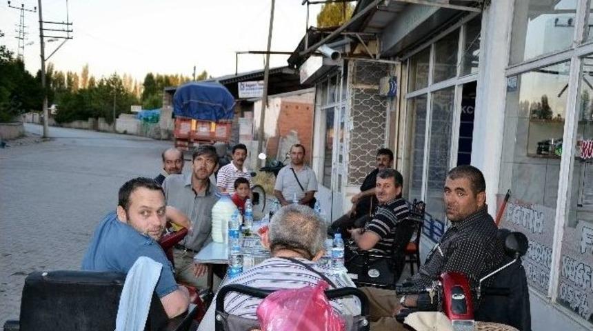 B&uuml;nyan Engelliler Derneğinde İftar Yemeği