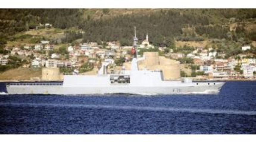 Fransız Askeri Gemisi, &Ccedil;anakkale Boğazı'ndan Ge&ccedil;ti