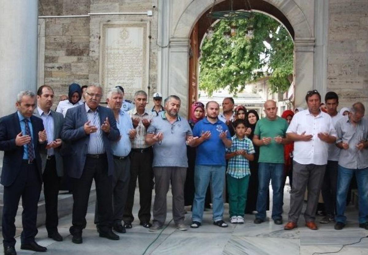 Ey&uuml;p Sultan T&uuml;rbesi Ziyarete A&ccedil;ıldı