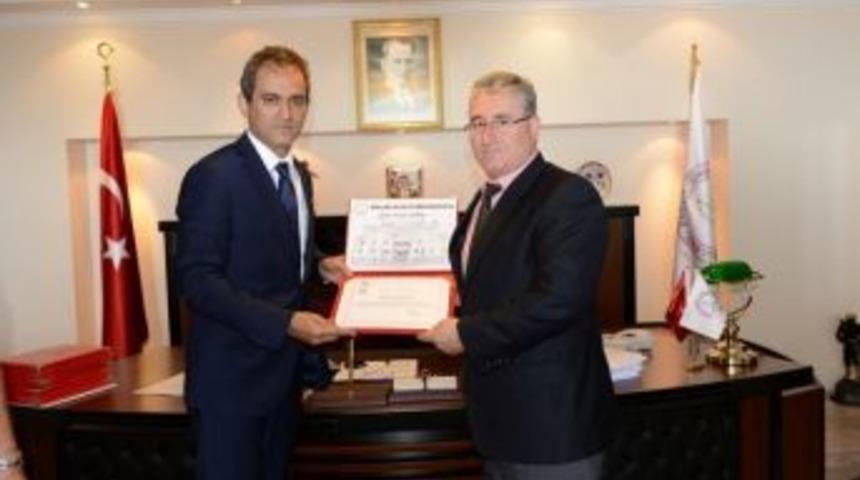 Rekt&ouml;r &Ouml;zer&rsquo;den, Maden M&uuml;hendisliği B&ouml;l&uuml;m&uuml;ne Teşekk&uuml;r