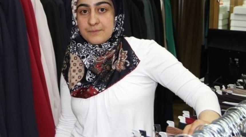 M&uuml;şteri Gibi D&uuml;kkana Girip &Ccedil;alışanların C&uuml;zdanını &Ccedil;aldılar