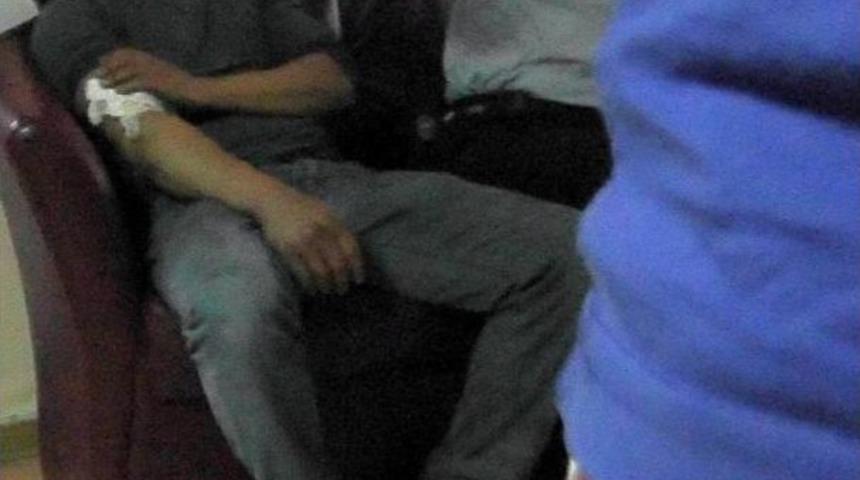 &Ccedil;eki&ccedil;le &Ccedil;aktığı Demirin Par&ccedil;ası Koluna Saplandı