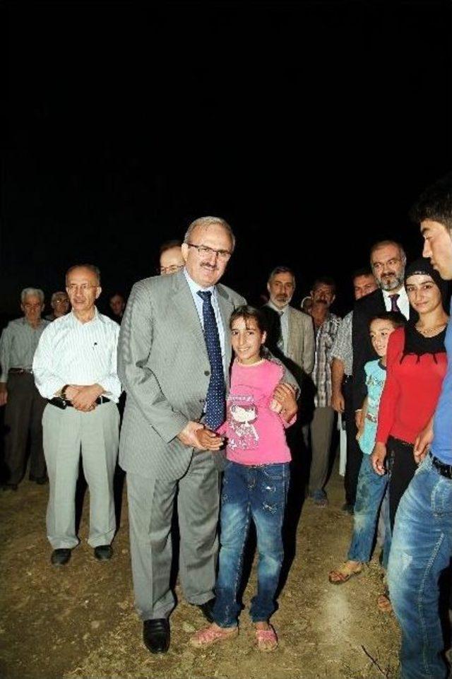 5 Yıldızlı Davetleri Reddeden Vali Mevsimlik İş&ccedil;ilerle İftar Yaptı 3