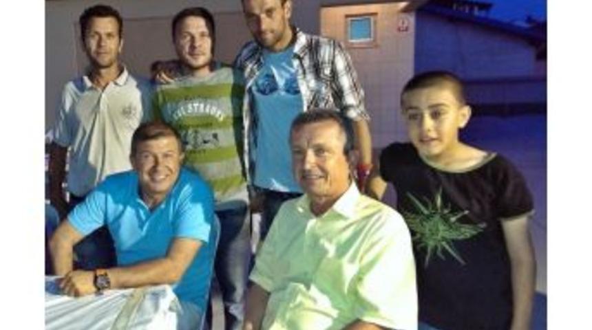 Efsane Futbolcu Tanju &Ccedil;olak &Ccedil;aycuma&rsquo;da İftara Katıldı