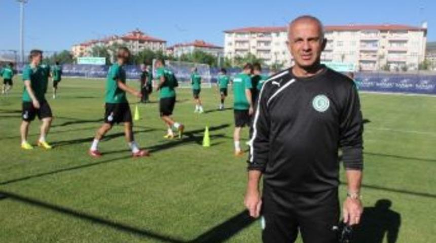 Hazar Lenkeran'ın Teknik Direkt&ouml;r&uuml; Oğuz &Ccedil;etin, Kalp Krizi Ş&uuml;phesiyle Hastaneye Kaldırıldı