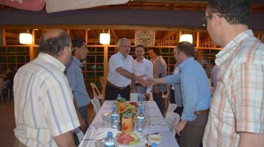 Kamil Saraçoğlu'ndan Belediye Personeline İftar