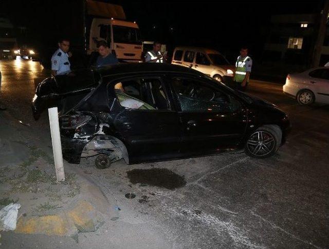 Kocaeli&rsquo;de Trafik Kazası: 3 Yaralı 1