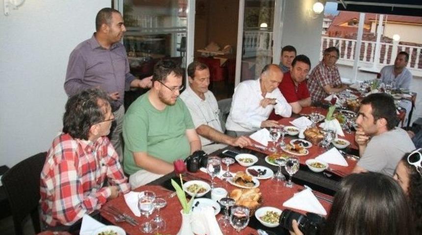 D&uuml;zce S&uuml;rur Otelden Basına İftar