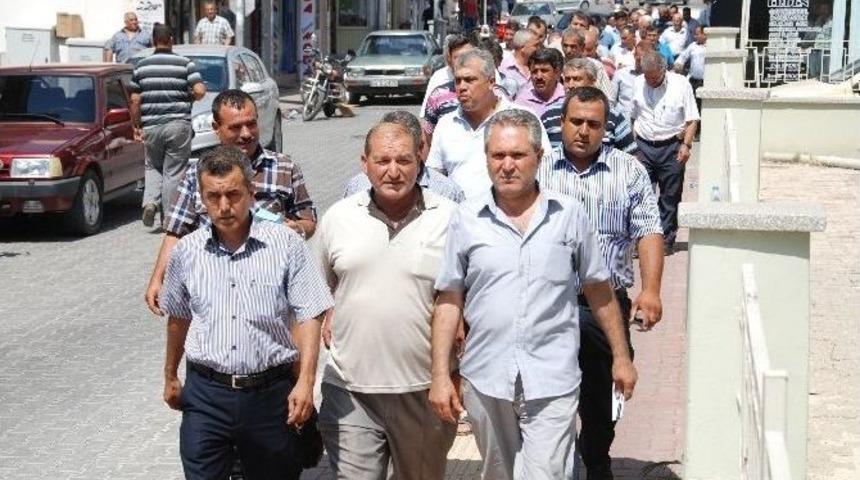 100 Mahalle Muhtarı Su İ&ccedil;in Silifke Sokaklarında Y&uuml;r&uuml;d&uuml;