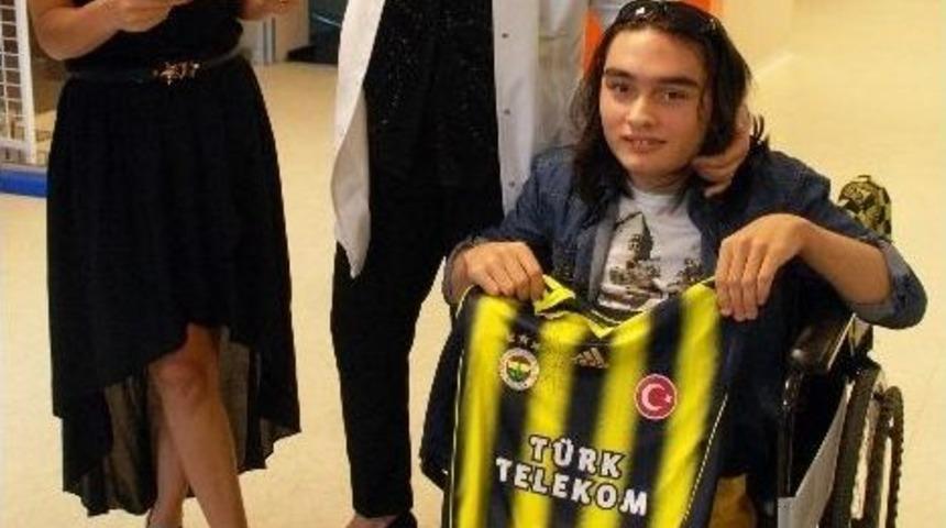 Fenerbah&ccedil;e Sevgisi Ayağa Kaldırdı