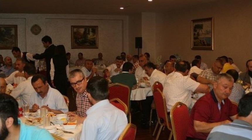 Ak&ccedil;akoca İl&ccedil;e M&uuml;ft&uuml;l&uuml;ğ&uuml;nden İftar Yemeği