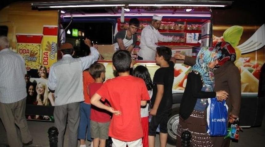 Oba Grup Ramazan Ayına &Ouml;zel İrmik Helvası Dağıtıyor