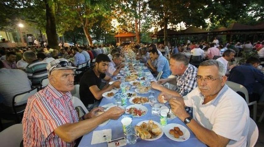 Vali Coş T&uuml;vasaş İftarına Katıldı