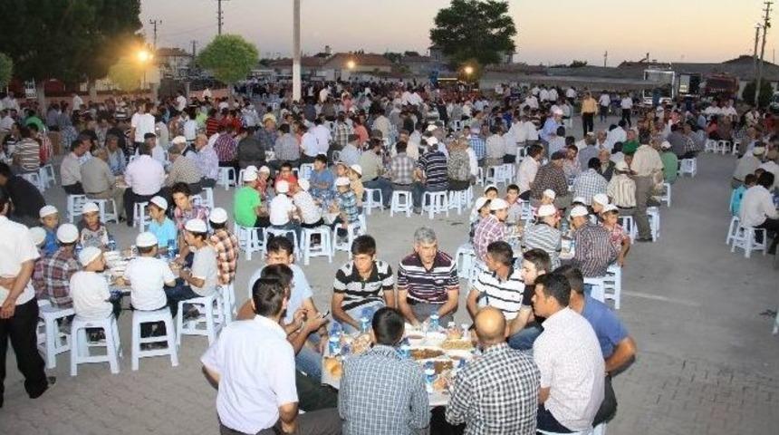 Karatay Mahalle İftarları S&uuml;r&uuml;yor