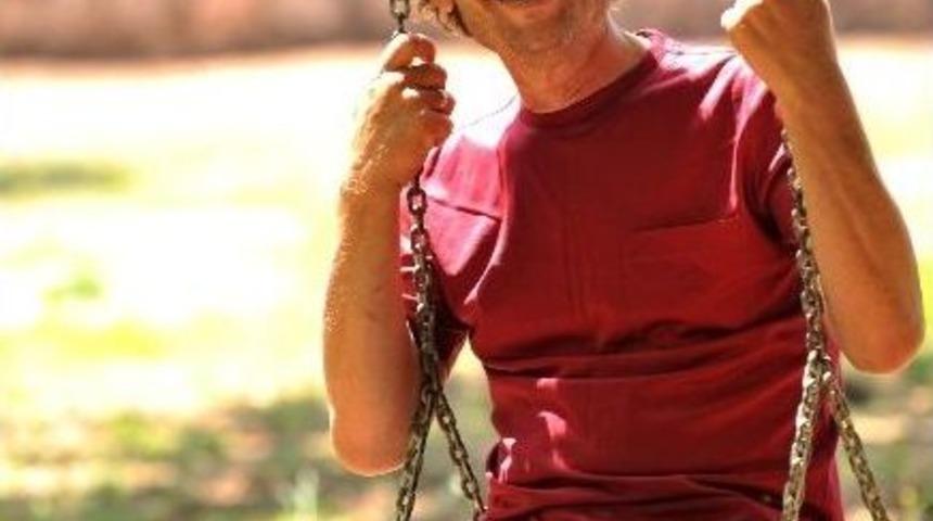 Acı &Ccedil;ekenlere Rehberlik İ&ccedil;in Deniz Kıyısında Kamp A&ccedil;tı