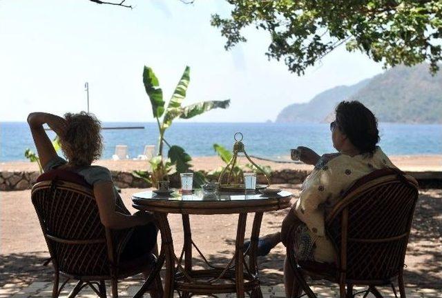 Acı &Ccedil;ekenlere Rehberlik İ&ccedil;in Deniz Kıyısında Kamp A&ccedil;tı 1