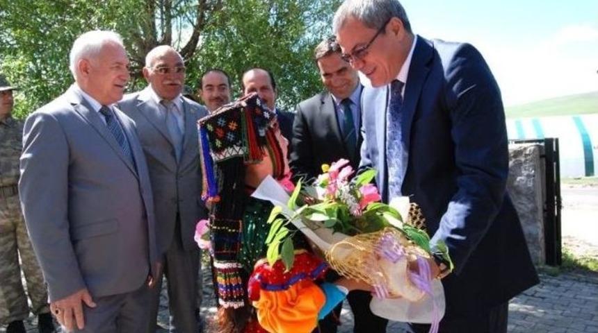 Vali Deniz, Damal Ve Hanak İl&ccedil;elerini Ziyaret Etti