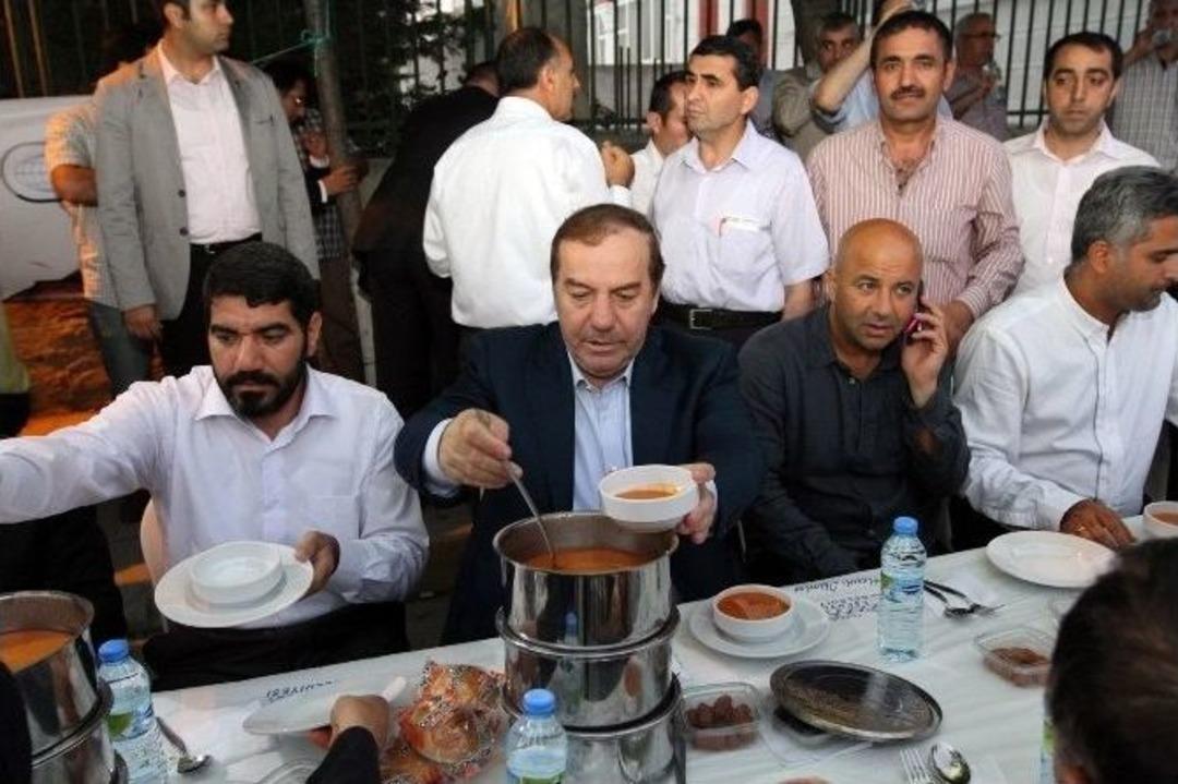 Esenyurt&rsquo;ta Ramazan Paylaşarak Yaşanıyor