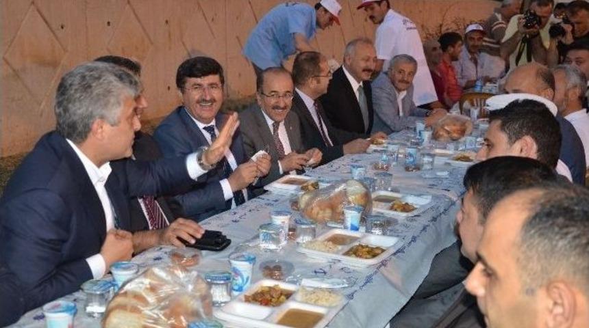 Trabzon B&uuml;y&uuml;kşehir Belediyesi&rsquo;nin İftarları S&uuml;r&uuml;yor