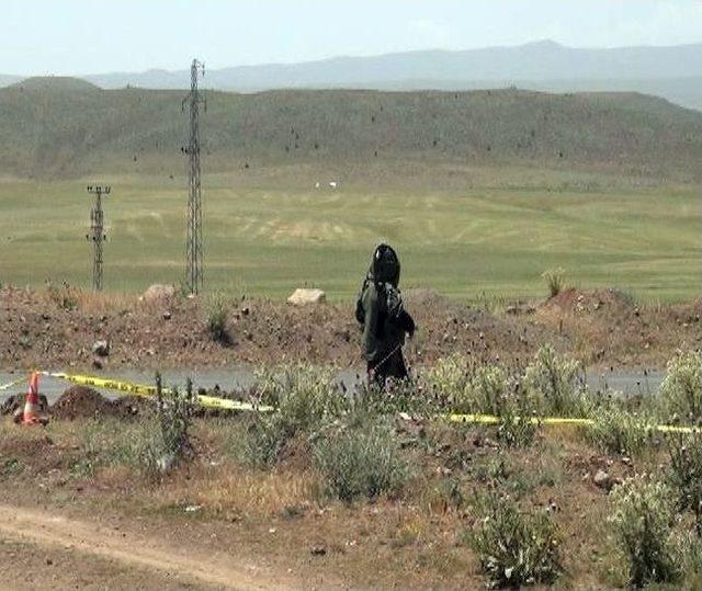 Gösteri Bombası Polisi Alarma Geçirdi