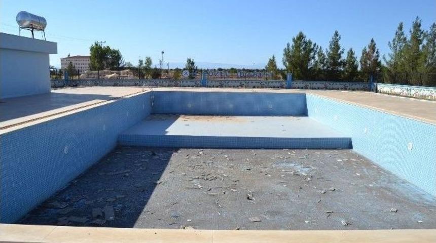 Yarı Olimpik Havuz Susuzluk &Ccedil;ekiyor