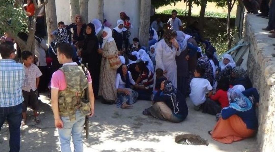 Mardin'de Muhtarlık Kavgasında &Ouml;lenler Toprağa Verildi