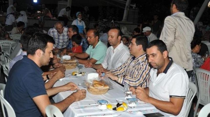 Başkan T&uuml;t&uuml;nc&uuml; Y&ouml;rsiad İftar &Ccedil;adırı'nın Konuğu Oldu