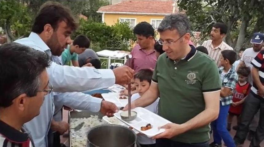 Başkan G&uuml;ler İftarını Kur'an Kursu Talebeleriyle A&ccedil;tı