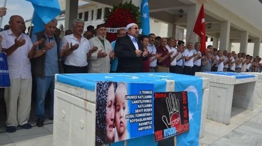 Doğu T&uuml;rkistan'da &Ouml;ld&uuml;r&uuml;len M&uuml;sl&uuml;manlar İ&ccedil;in Gıyabi Cenaze Namazı Kılındı