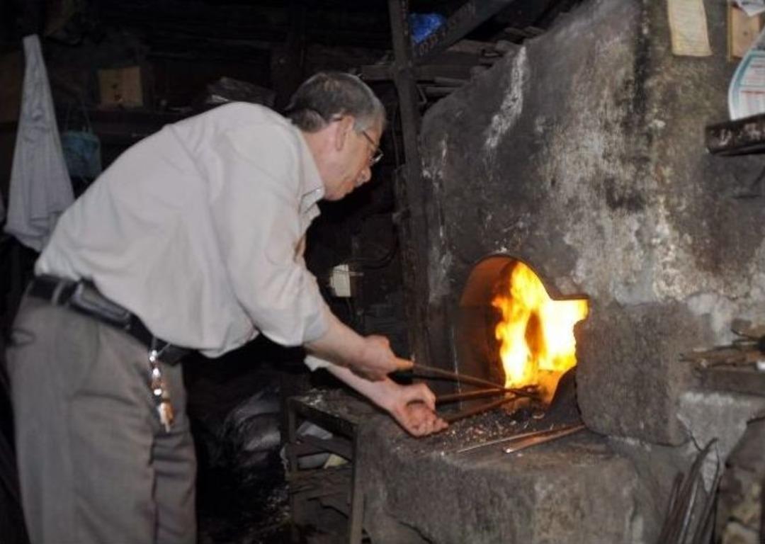 45 Derece Sıcakta Hem &Ccedil;alışıyorlar Hem Oru&ccedil; Tutuyorlar