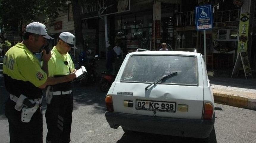 Park Yasaklarına Park Eden S&uuml;r&uuml;c&uuml;ler Cezadan Ka&ccedil;amıyor