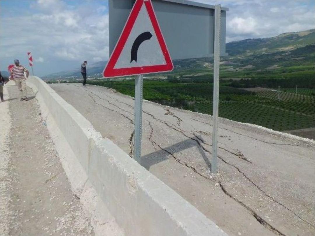 Bilecik'te 25 Metrelik İstinat Duvarı &Ccedil;&ouml;kt&uuml;