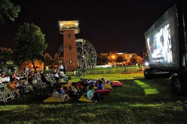 Kent Park’ta Sinema Keyfi