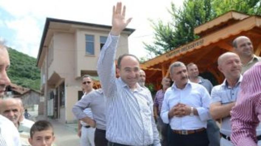 Başkan &Uuml;z&uuml;lmez Mahallelerden &Ccedil;ıkmıyor