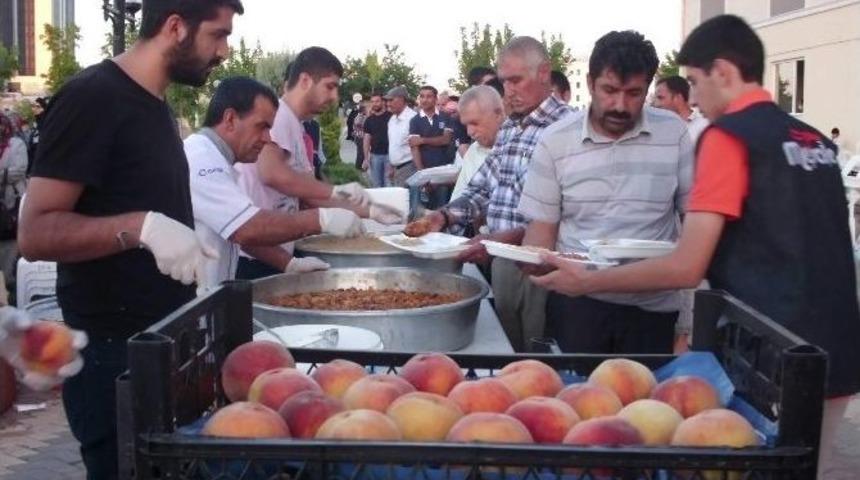 Hasta Yakınlarına İftar Yemeği