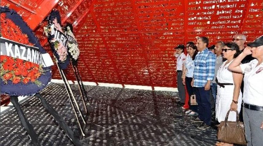 Başkan Uysal, Şiddet Kurbanı Kadınları Andı