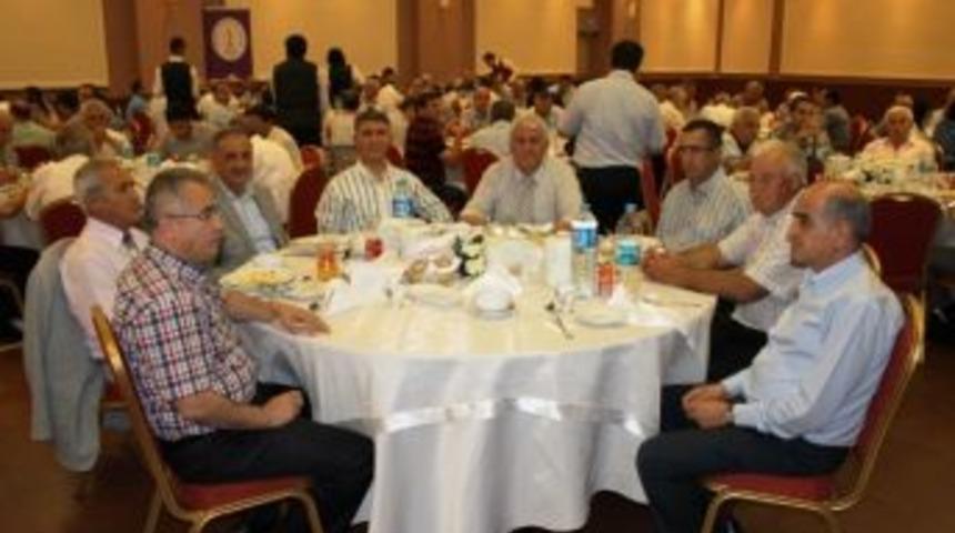 K&uuml;&ccedil;&uuml;k Menderes&rsquo;in Esnafları İesob&rsquo;un İftarında Buluştu