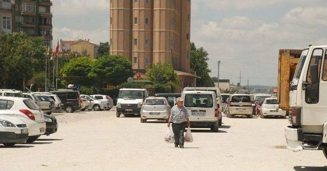 Yht &Ccedil;alışmaları Y&uuml;z&uuml;nden Mağdur Olan Vatandaşlar, &Uuml;styapı Yatırımı Bekliyor 2