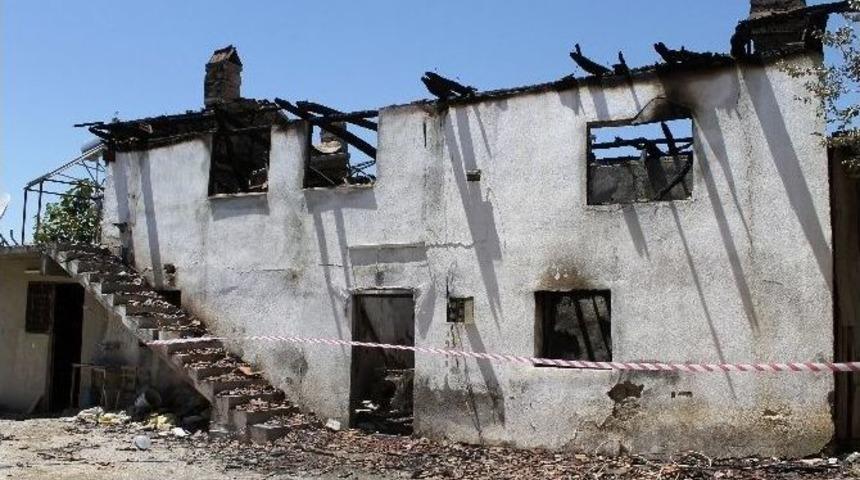 Denizli&rsquo;de Evde Yangın: 2 &Ouml;l&uuml;