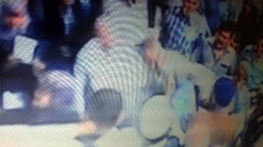 K&uuml;tahya'da Bastonlu Kavga: 1 Yaralı