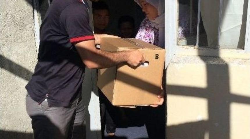 Ağrı&rsquo;da İhtiya&ccedil; Sahibi Ailelere Ramazan Kumanyası