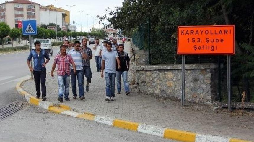 İşten Atılan Karayolları İş&ccedil;ileri Oturma Eylemi Başlattı