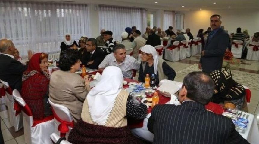 Vali Ataklı, Huzurevi Sakinleri İle İftar Yaptı